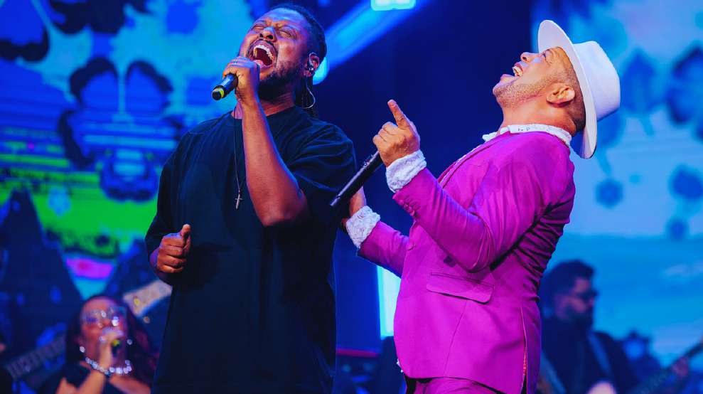 Vagninho e banda em apresentação ao vivo